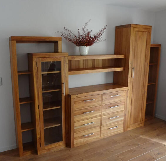 Built-in display cabinets